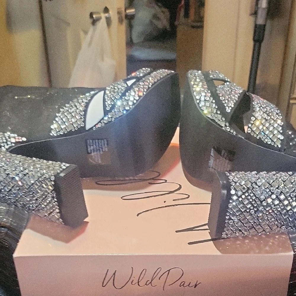Brand New Wild Pair Black Rhinestone Women's Heels - Picture 7 of 7